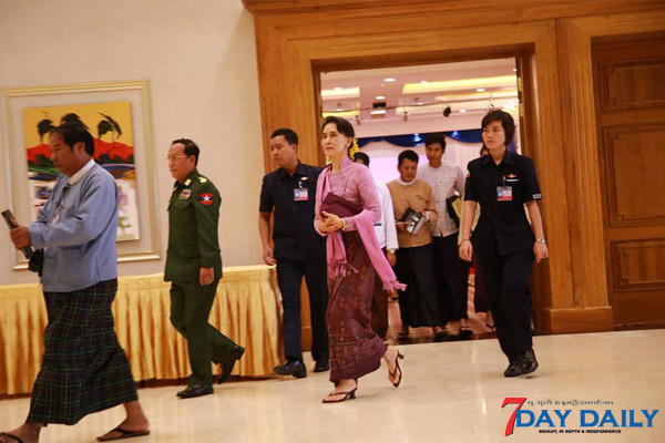 "၂၁ ရာစုပင္လံုညီလာခံကို ၾသဂုတ္လတြင္ က်င္းပရန္ ေဆြးေႏြး "